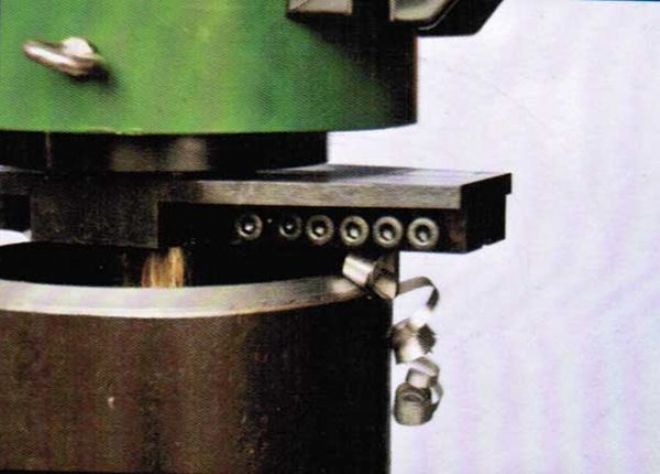 點擊查看詳細信息<br>標題：管子坡口機工作照 閱讀次數：10802